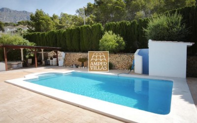Spacious villa with guest apartment within short distance of the center of Altea la Vella.